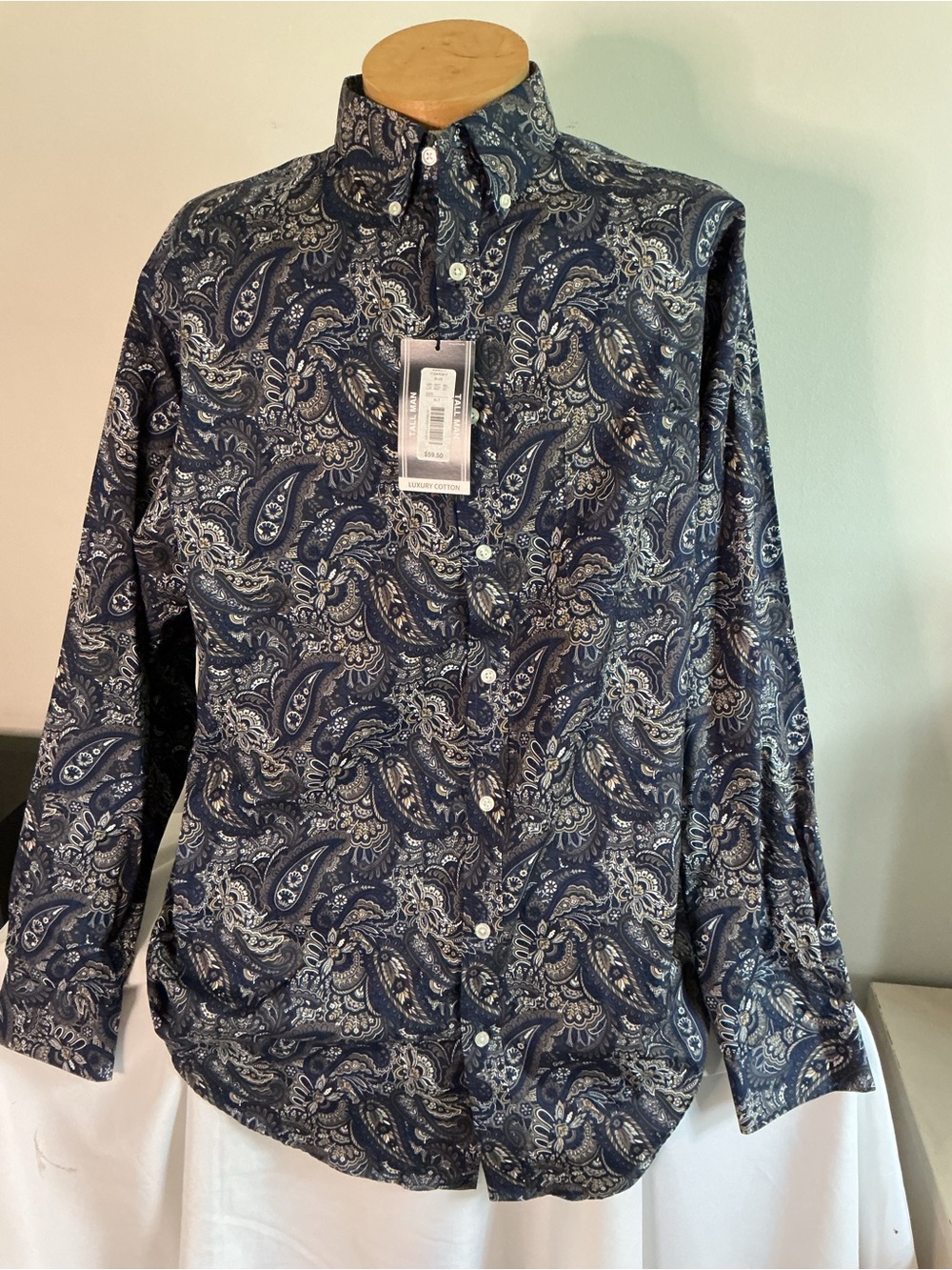 Roundtree & Yorke Navy and Cream Paisley Button-Down Shirt